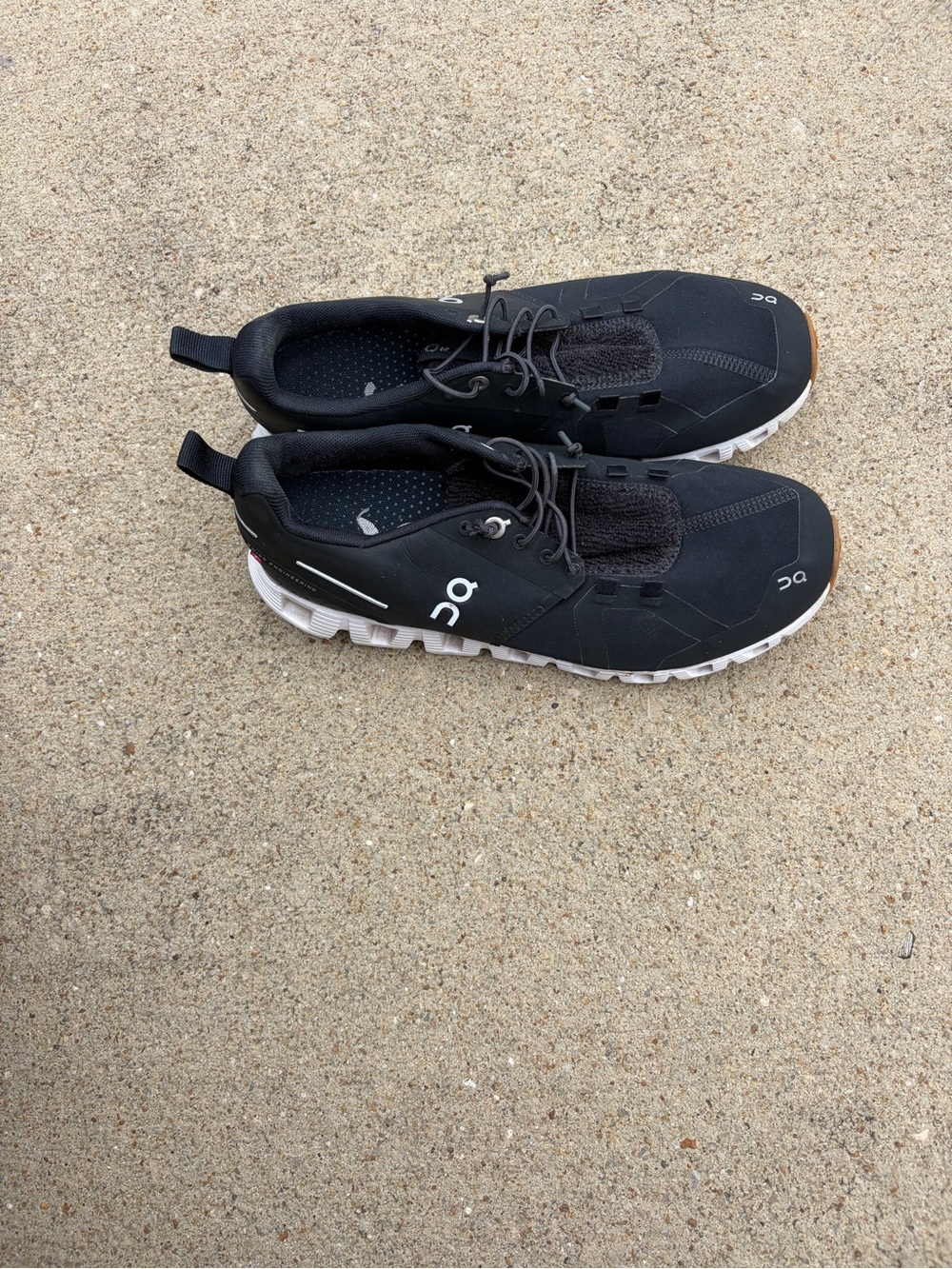 On Cloud Running Women's Black Athletic Shoes - Picture 2 of 4